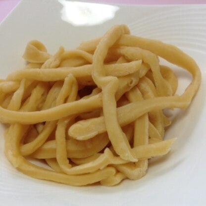 生パスタ作り初心者なので薄くできず、茹でたらうどんみたいになっちゃいました(>_<)
でも美味しかったです-！ごちそうさまでした！